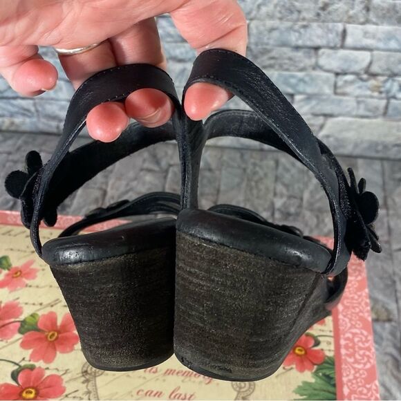 Rose Petals by Walking Cradles Black Leather Sandals Size 7 Sling Backs - Picture 3 of 9